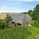 Architect-designed House Near Dyngby בית נופש *