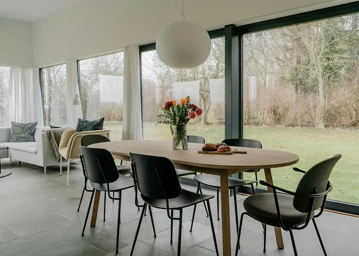 Arkitekttegnet Hus Ved Dyngby Strand *