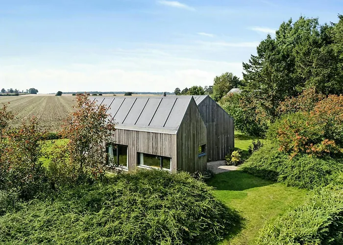 Arkitekttegnet Hus Ved Dyngby Strand * Odder